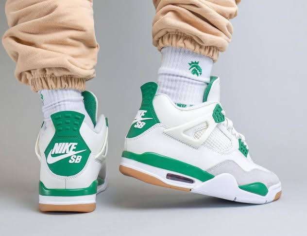 Air Jordan 4 Retro SB Pine Green